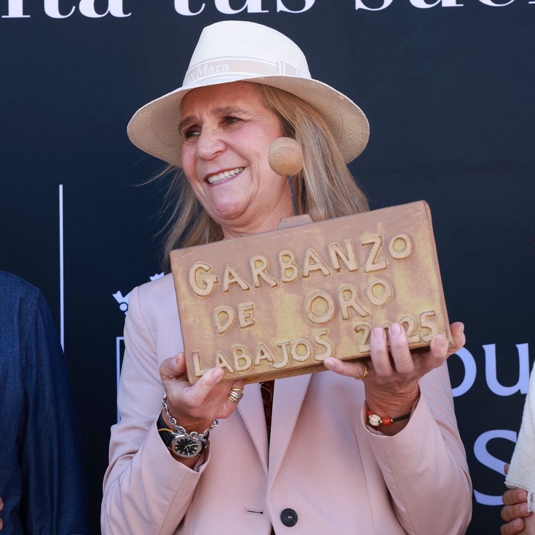 La sonrisa de la infanta Elena al recoger un premio por su cariño y apoyo a la campiña segoviana
