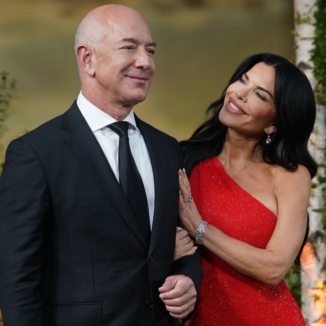 EXCLUSIVA: Nuevos detalles de la despedida de soltero de Jeff Bezos en Madrid: 'Saltaron en los sofás'