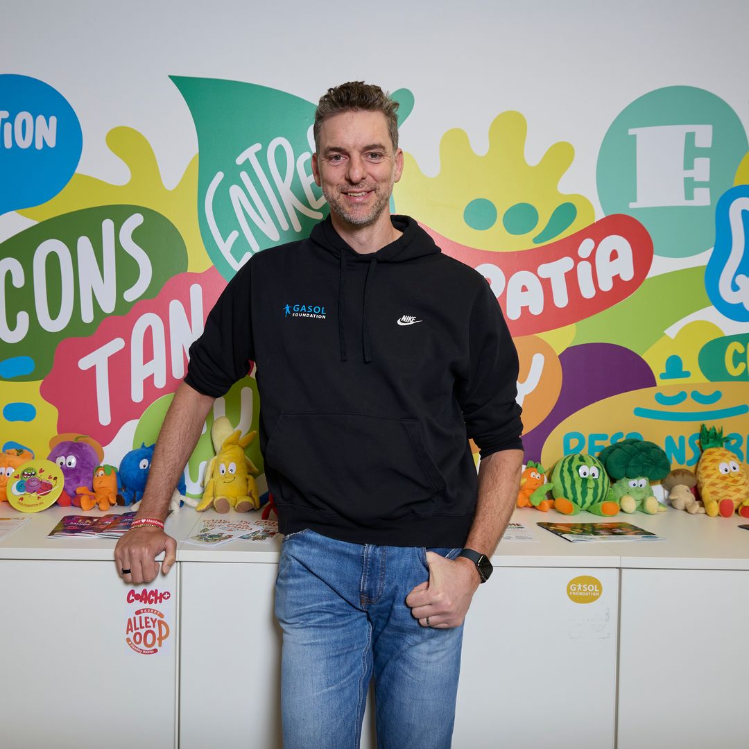 Pau Gasol posando en su fundación