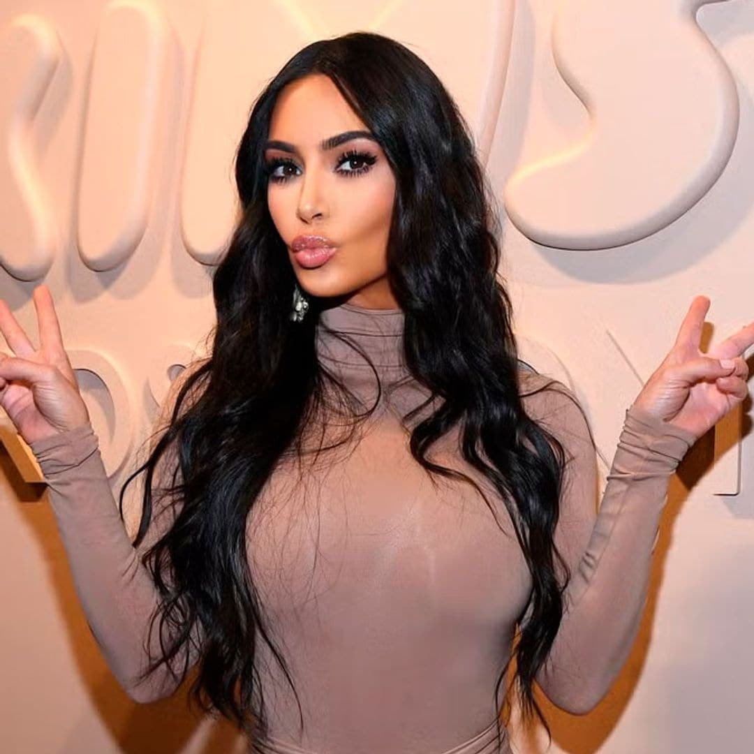 Dra. Flavia Bonina, médico estético, advierte sobre la faja facial de Kim Kardashian: "Incluso puede hacer daño si no se usa tras una cirugía"