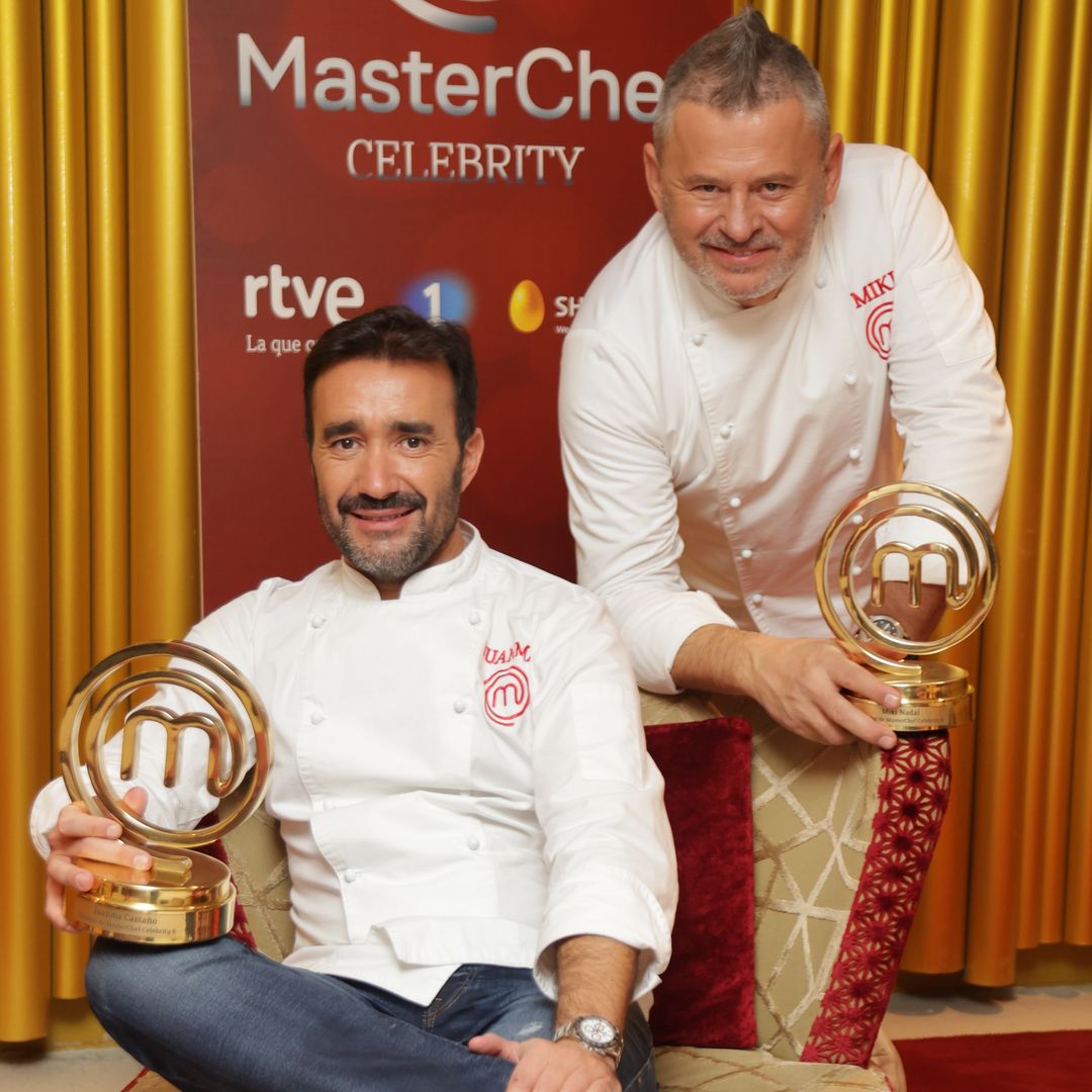 (Foto de ARCHIVO)
El periodista Juanma Castaño y el presentador Miki Nadal posan en photocall tras proclamarse ganadores MasterChef Celebrity 6, a 30 de noviembre de 2021, en Madrid (España).
José Ramón Hernando / Europa Press
PHOTOCALL;TELEVISIÃN;FAMOSOS;PROGRAMA
30/11/2021