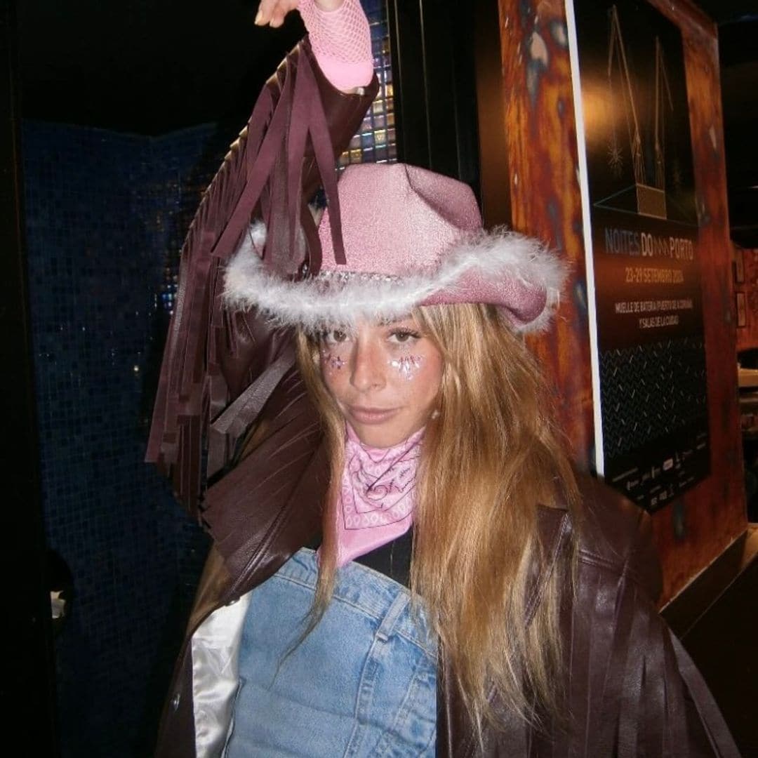 Belén Écija disfruta en Galicia de su segunda despedida de soltera convertida en Hannah Montana