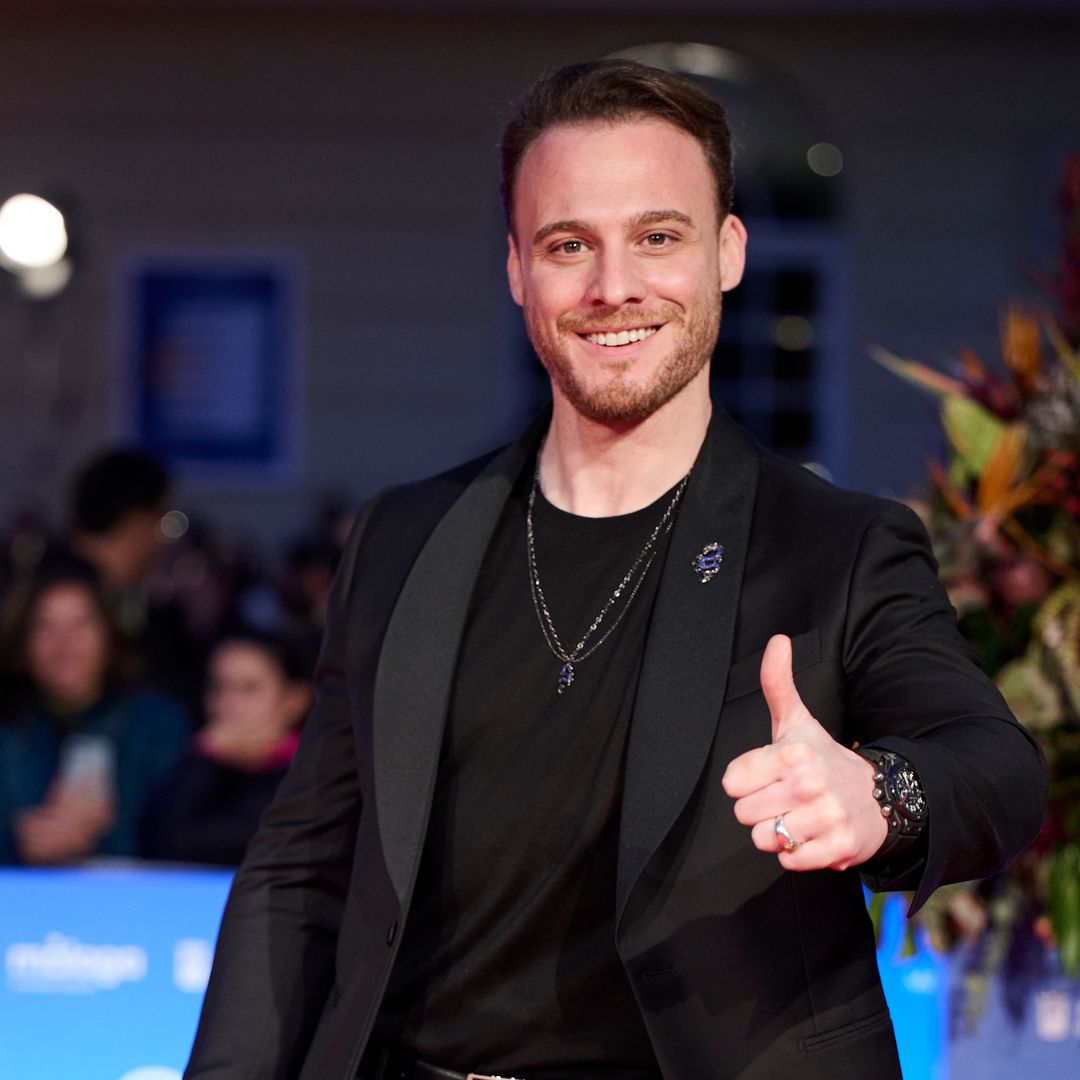 Kerem Bürsin empieza 2026 presentando a su nuevo amor: así es la influencer que le ha robado el corazón