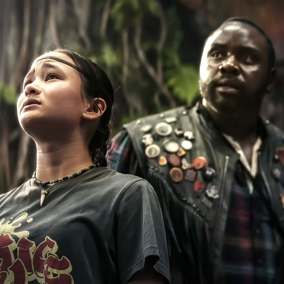 Kaylee Hottle y Brian Tyree Henry en una escena de la película "Godzilla y Kong: el nuevo imperio" en 2024