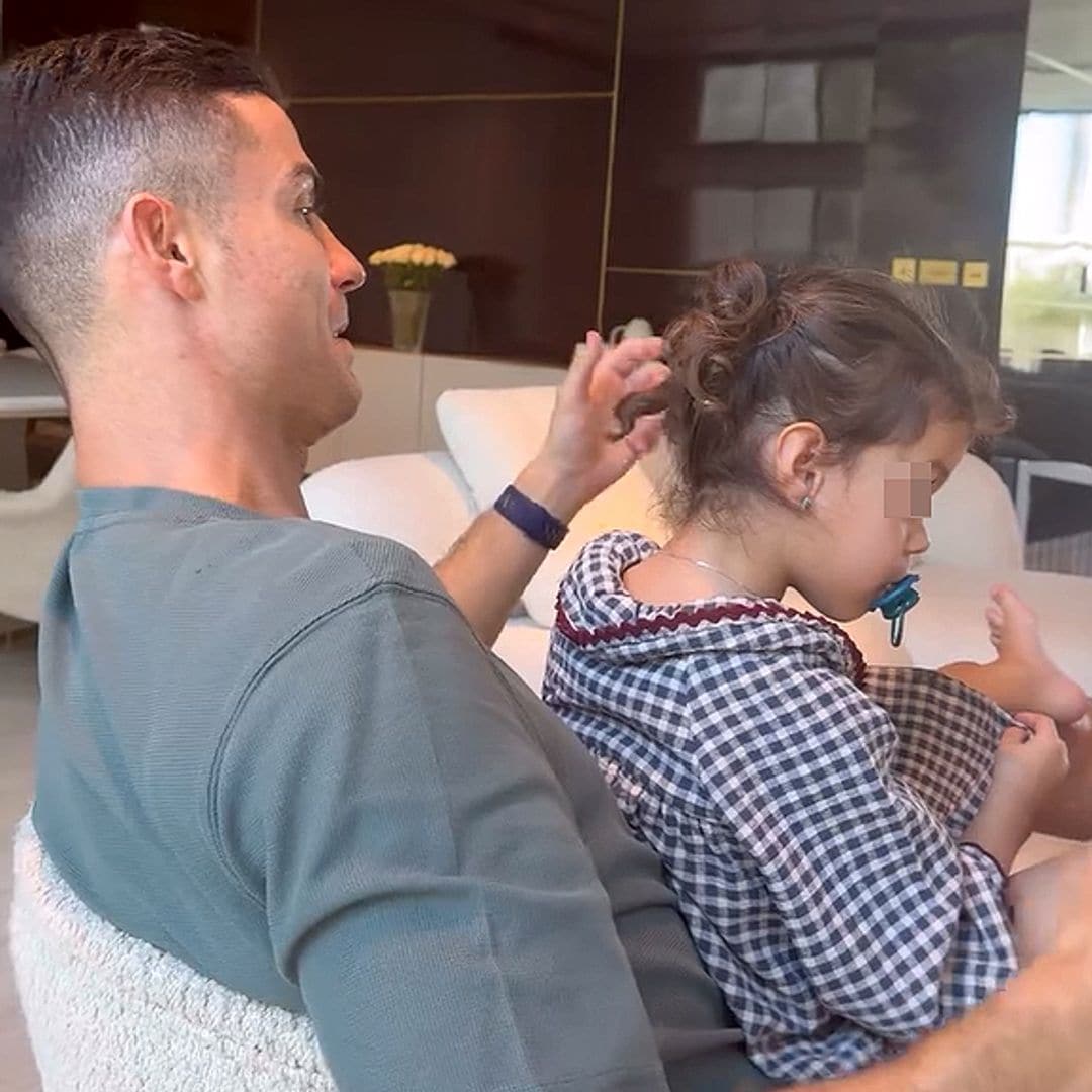 El adorable vídeo de Cristiano Ronaldo haciendo de peluquero para su hija que revela cómo es como padre