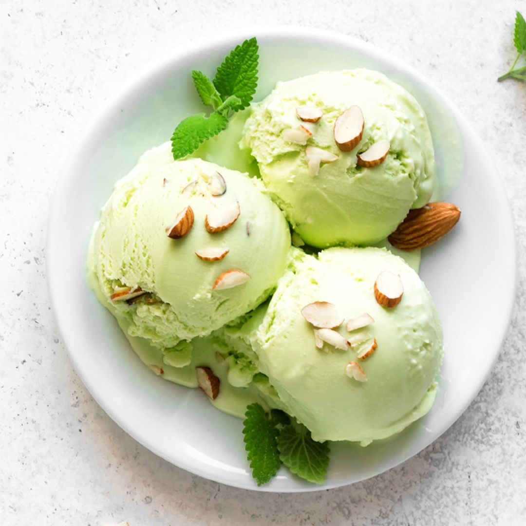 Helado de té con almendras