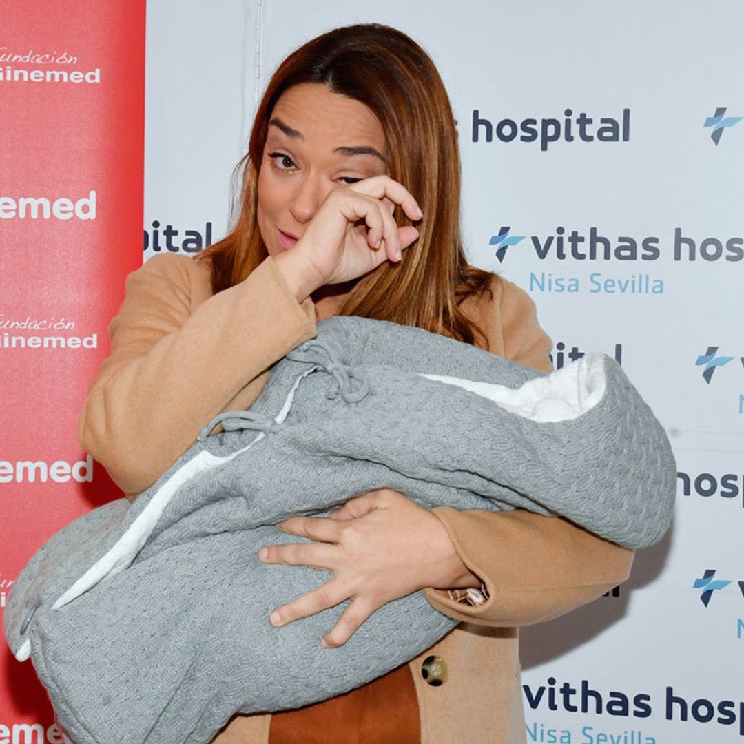'Estoy superemocionada', las lágrimas de Toñi Moreno junto a su hija Lola al salir del hospital