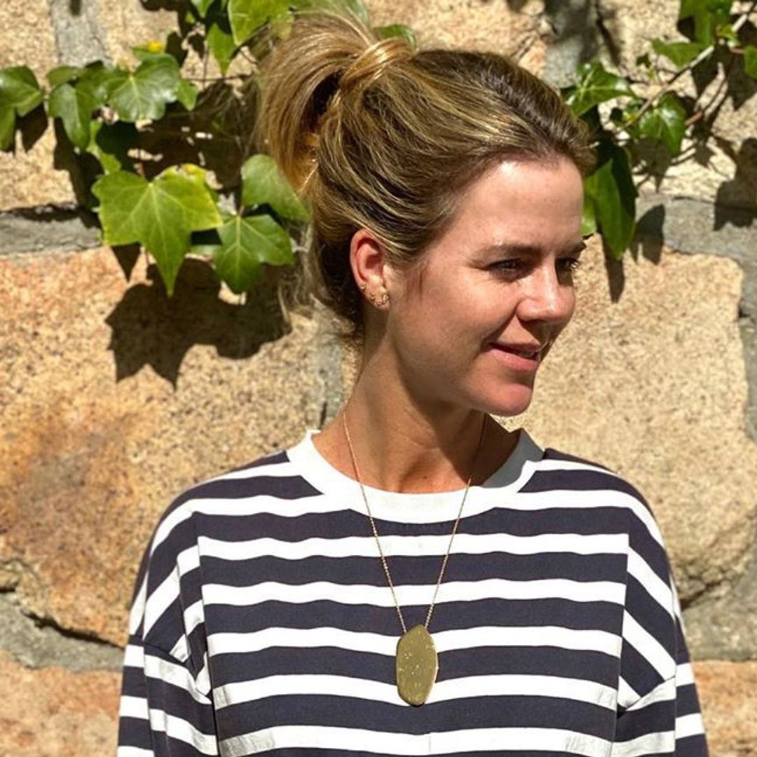 Amelia Bono recibe una lección de su hijo Jorge: cómo lavarse las manos para prevenir el coronavirus