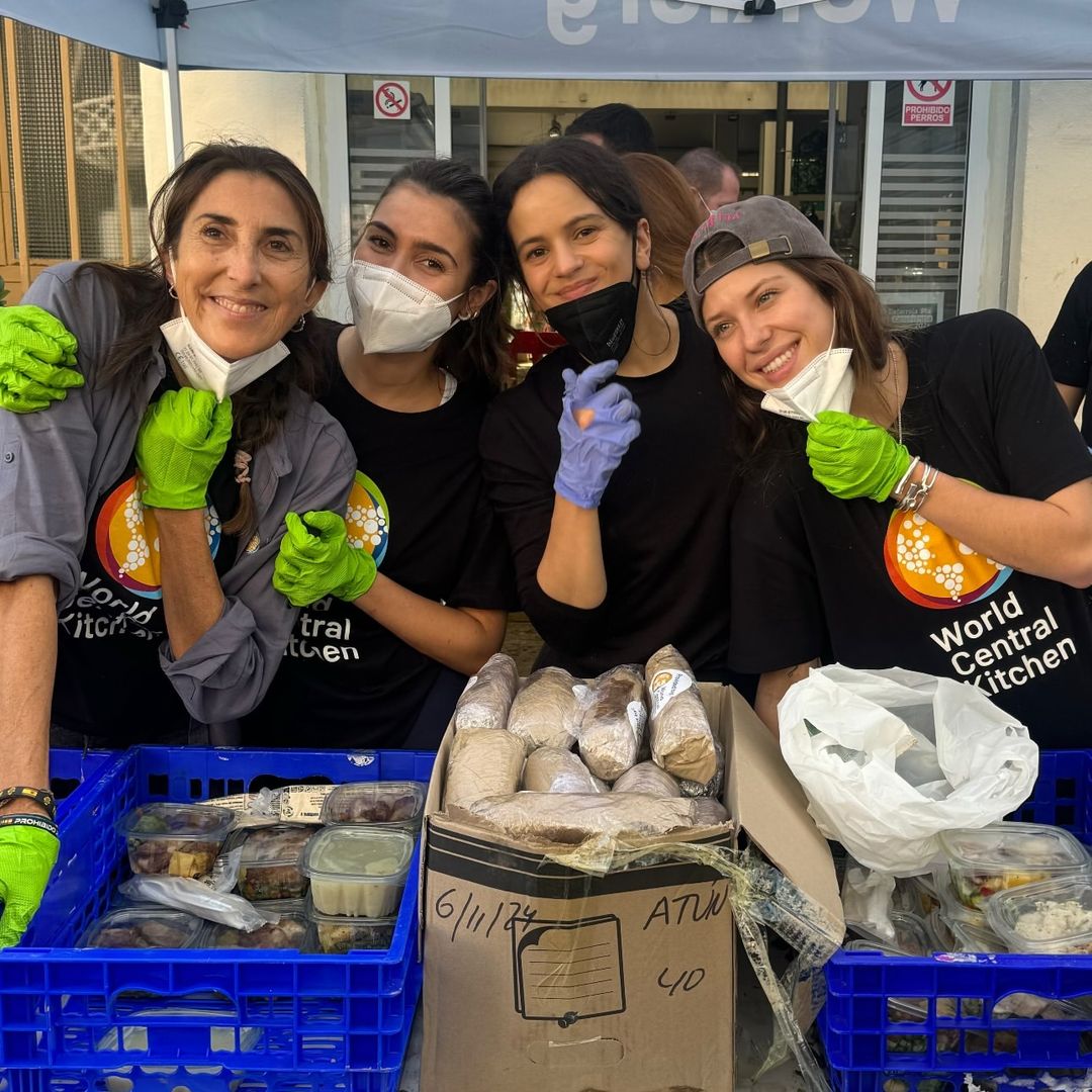 Paz Padilla con Rosalía su hija y Ana Matamoros en Valencia