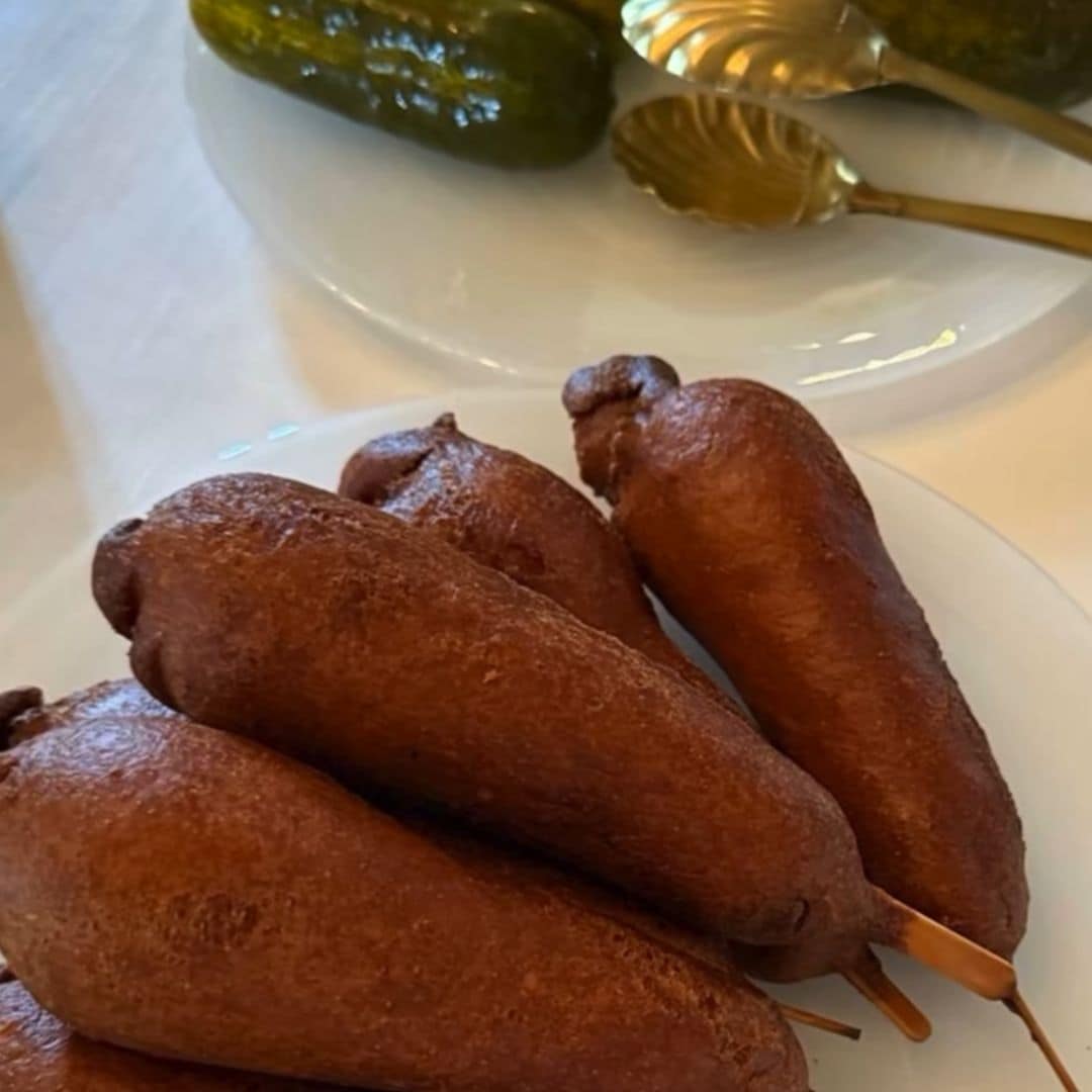 Los Sussex disfrutaron de la comida rápida del parque de diversiones.