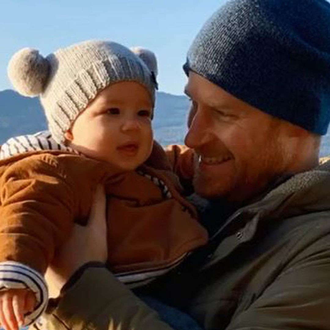 Desde Canadá y con un simpático look invernal: la nueva imagen del pequeño Archie para felicitar 2020