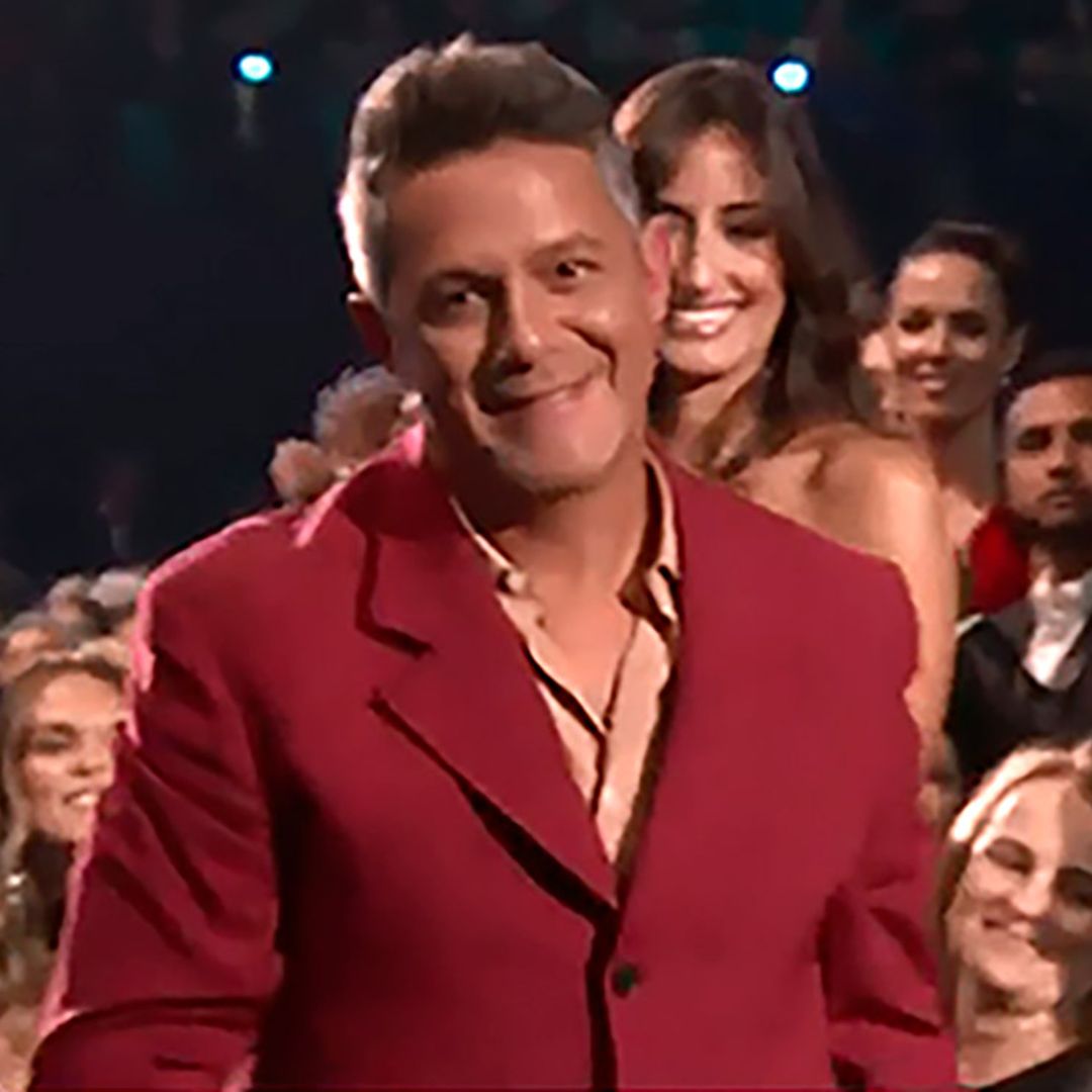 Alejandro Sanz presenta oficialmente a su novia, Rachel Valdés, en los Grammy Latinos
