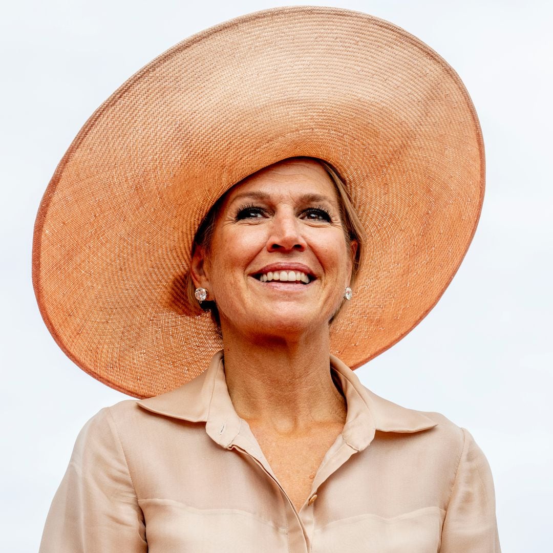 Máxima de Holanda y el arte de impactar con una pamela un jueves cualquiera