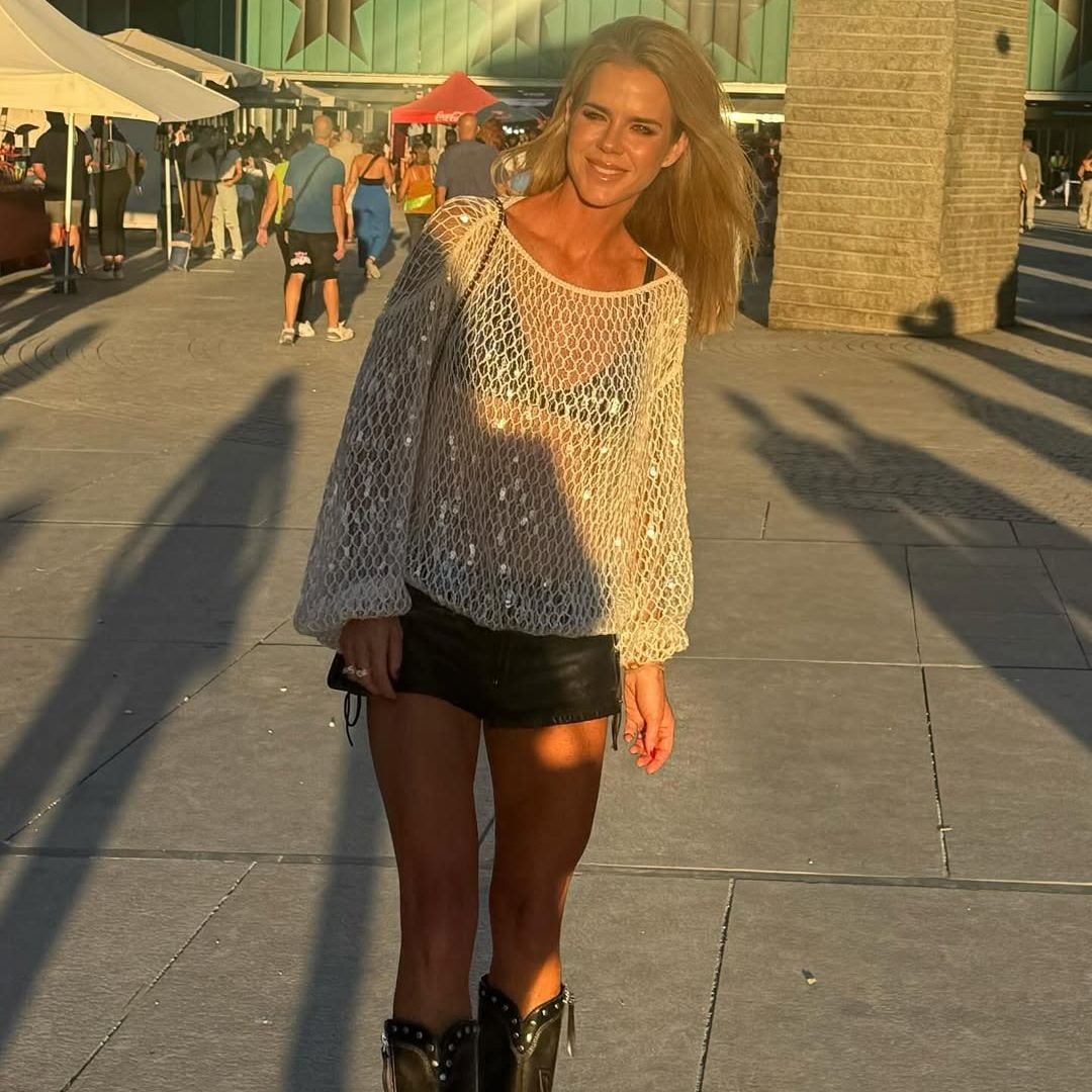 Las botas 'cowboy' de Zara con las que Amelia Bono parece una veinteañera en el concierto de Manuel Carrasco