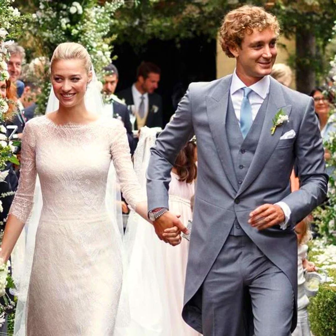Pierre Casiraghi y Beatrice Borromeo celebran hoy su 11º aniversario: así es el broche antiguo que llevó ella en la ceremonia y conquista a las novias de este año