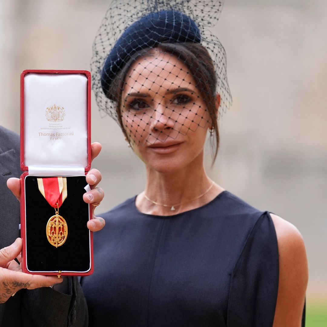 Victoria ya es Lady Beckham: recupera su vestido que gusta a la realeza y diseña el chaqué de su marido, David