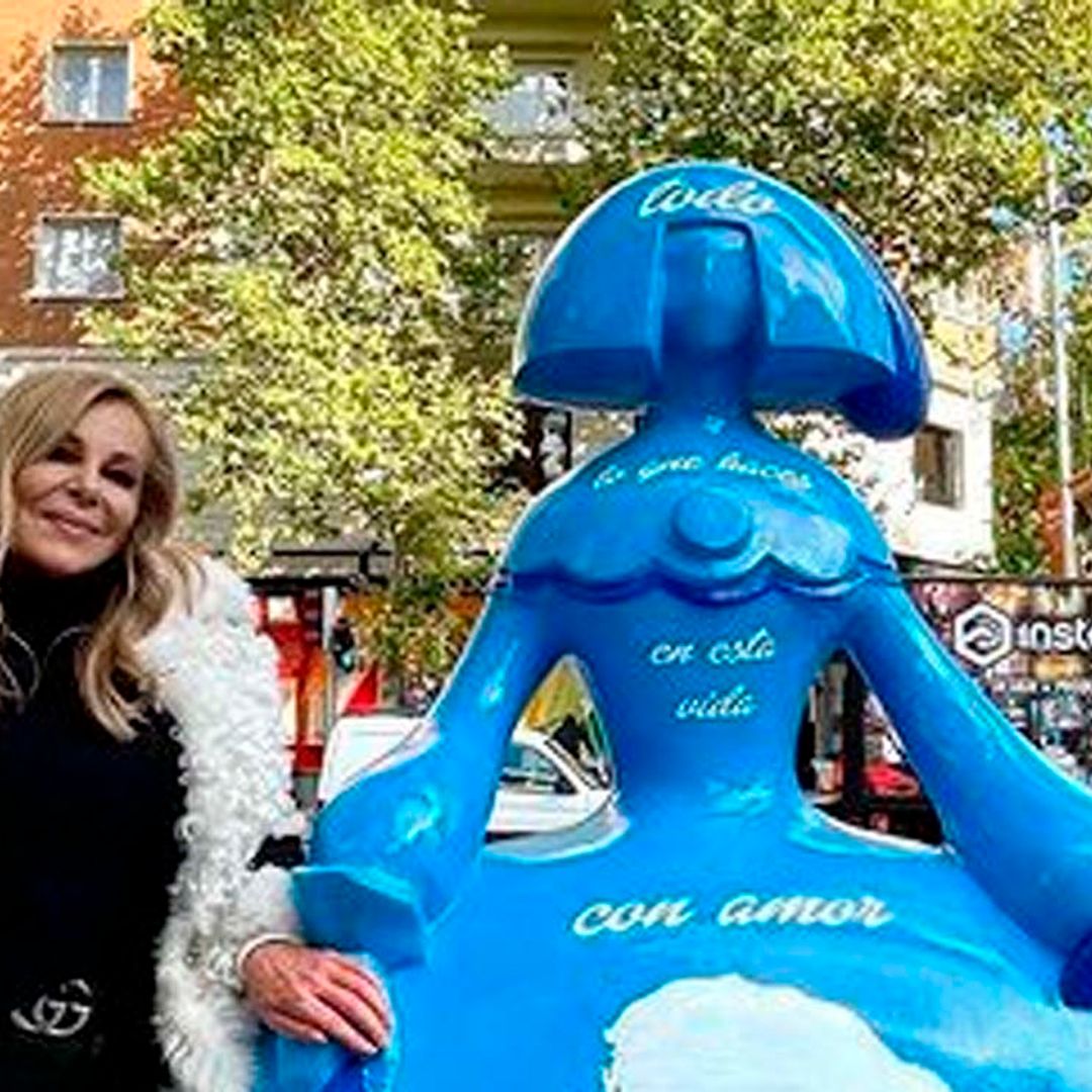 El orgullo de Ana Obregón al posar junto a la espectacular Menina que ha diseñado para homenajear a su hijo