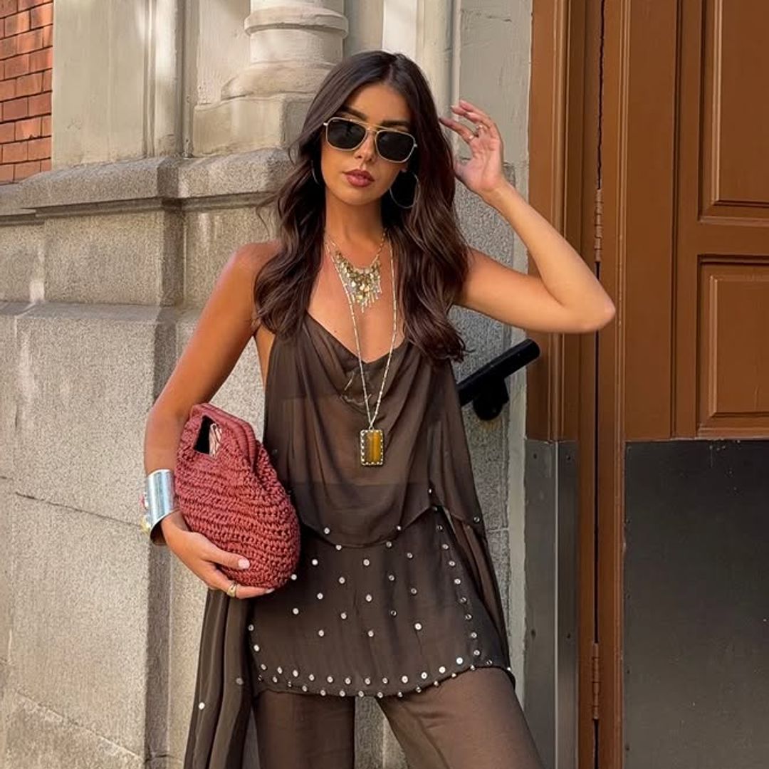 Conjuntos coordinados con abalorios, la tendencia que resuelve cualquier plan: de un tardeo a un look de invitada 