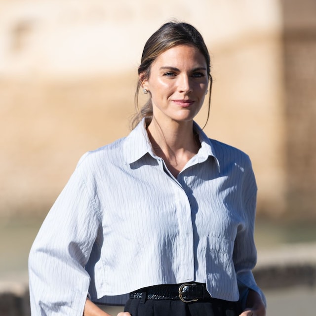 Plano medio Amaia Salamanca en el South International Series Festival 2024 con camisa azul