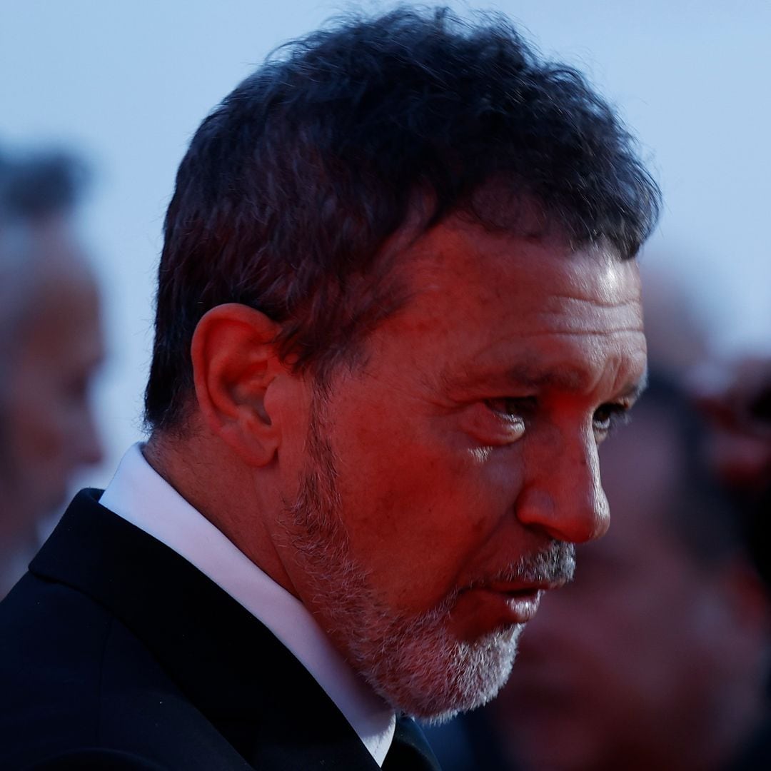 EN VÍDEO: El detalle de Antonio Banderas con la prensa en la boda de su hija Stella