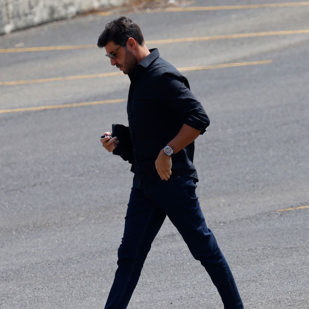Paula Echevarría, desolada en el funeral de su padre y arropada por Miguel Torres, su hija Daniella y sus mejores amigos
