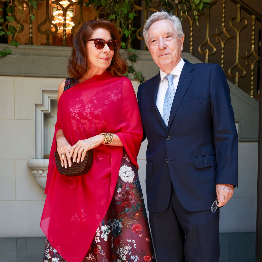 El orgullo de Iñaki Gabilondo y su mujer Lola Carretero en la boda de su nieta María en Madrid