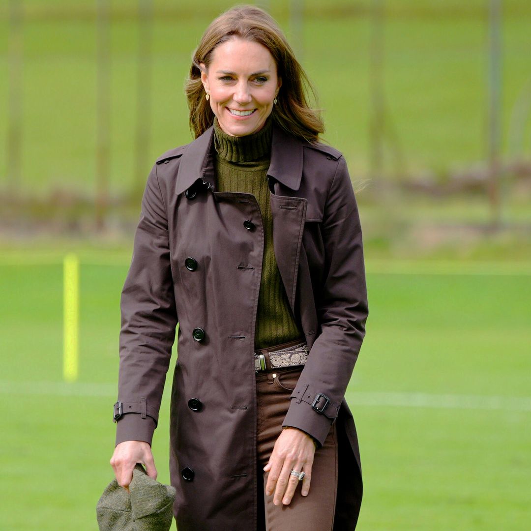 Adiós a la gabardina beige: Kate Middleton dicta que los looks para días lluviosos de otoño se ven más lujosos si vistes de estos colores