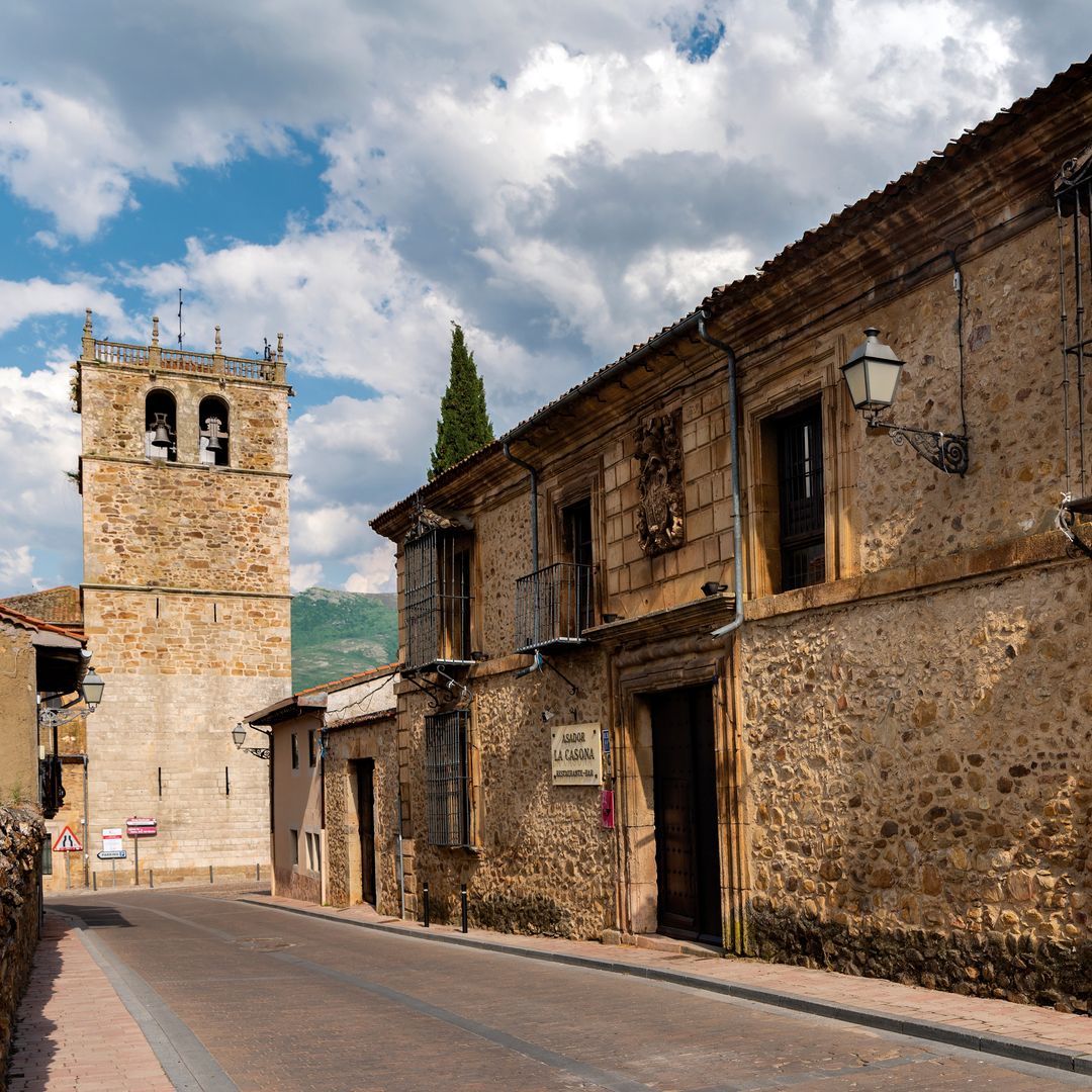casona e iglesia de riaza, segovia