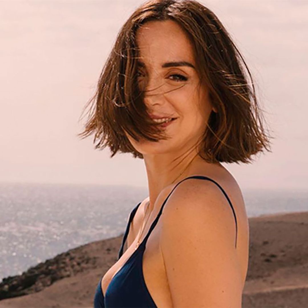 Tamara Falcó posa en bikini y presume de abdominales