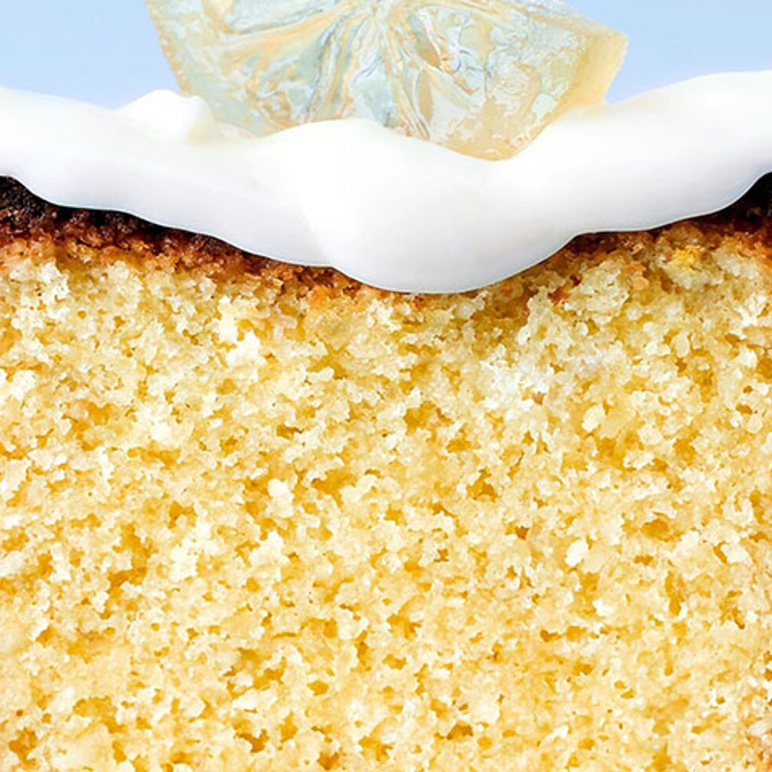 Bizcocho de limón con cobertura de 'frosting'