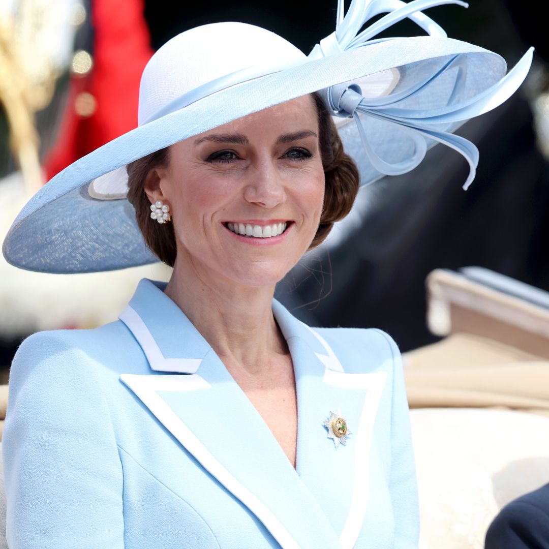 Kate Middleton regresa al desfile Trooping the Colour con el príncipe Guillermo y sus 3 hijos, consolidando su papel en la monarquía británica