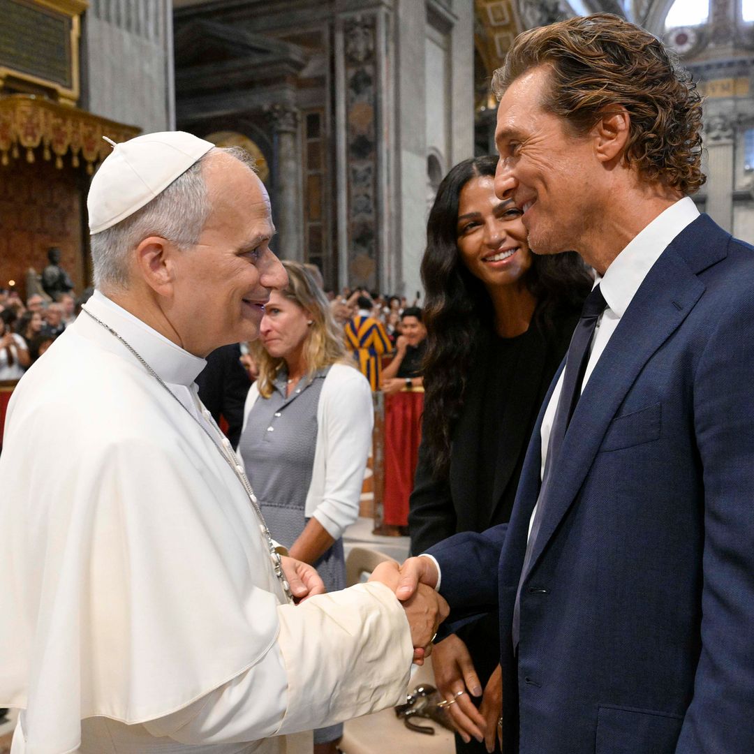 El especial momento en que Matthew McConaughey y Camila Alves saludaron al papa León XIV: '¡Qué honor y qué bendición!'