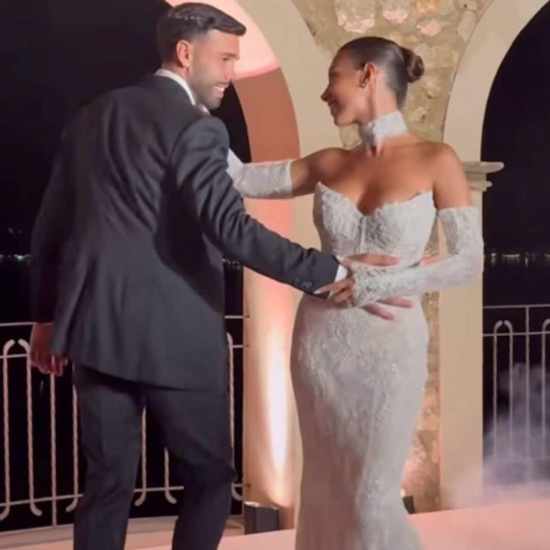 El futbolista David Raya se casa en Mallorca con Tatiana Trouboul: actuación de Omar Montes, vals sorpresa y pool party
