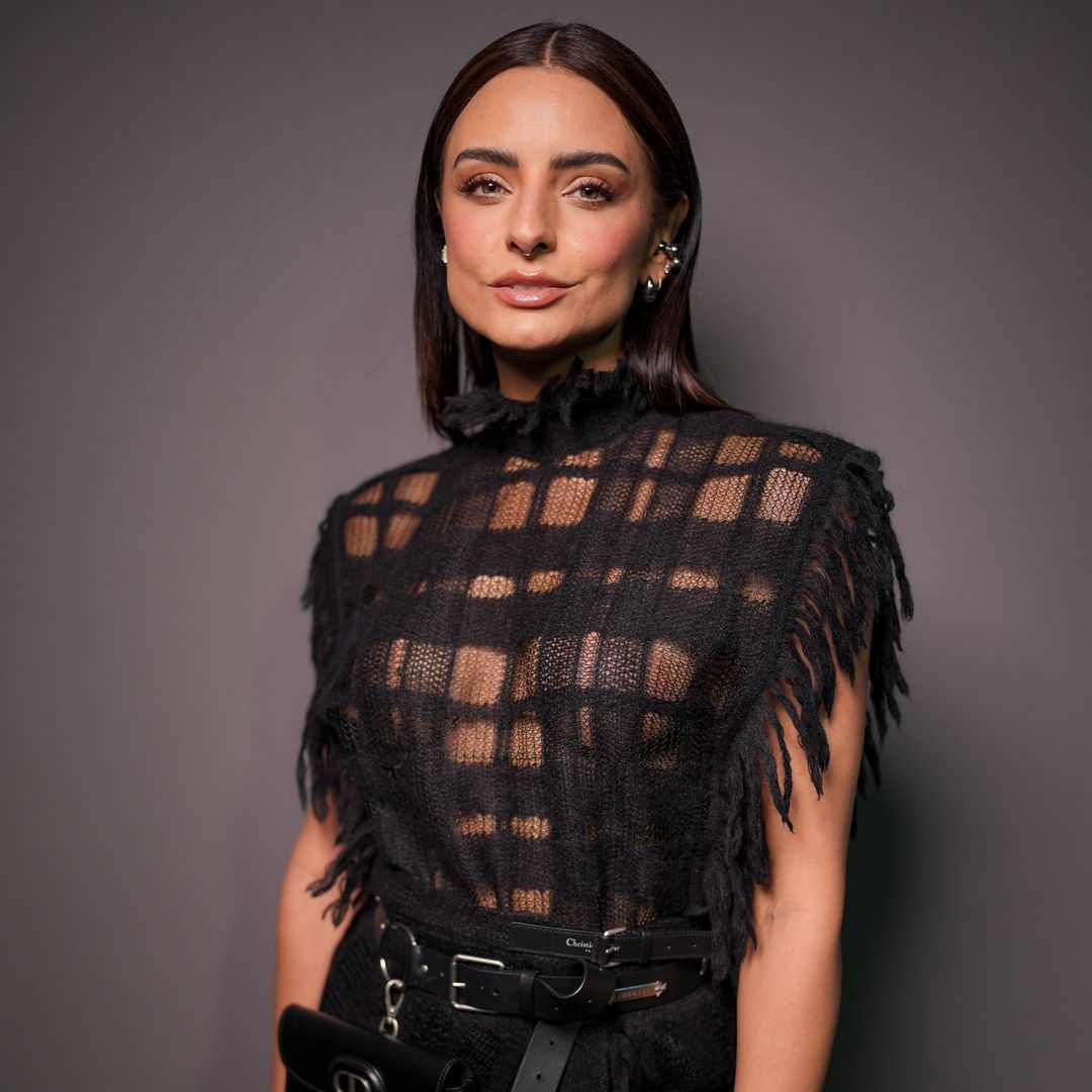 Aislinn Derbez en el desfile de Christian Dior en la Semana de la Moda de París en marzo de 2025.