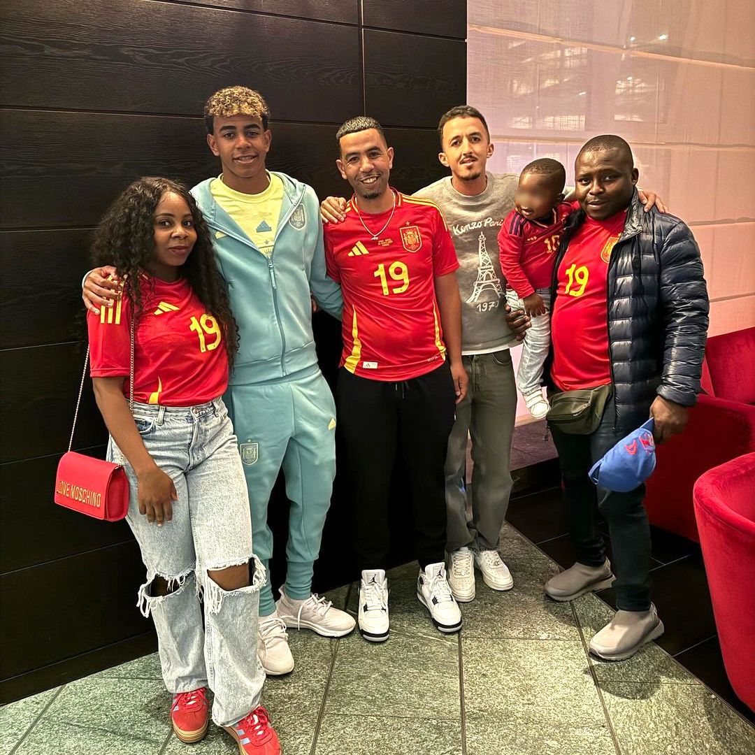 Así es la familia de Lamine Yamal: sus padres están separados y siente adoración por su abuela y por su hermano Keyne, de dos años
