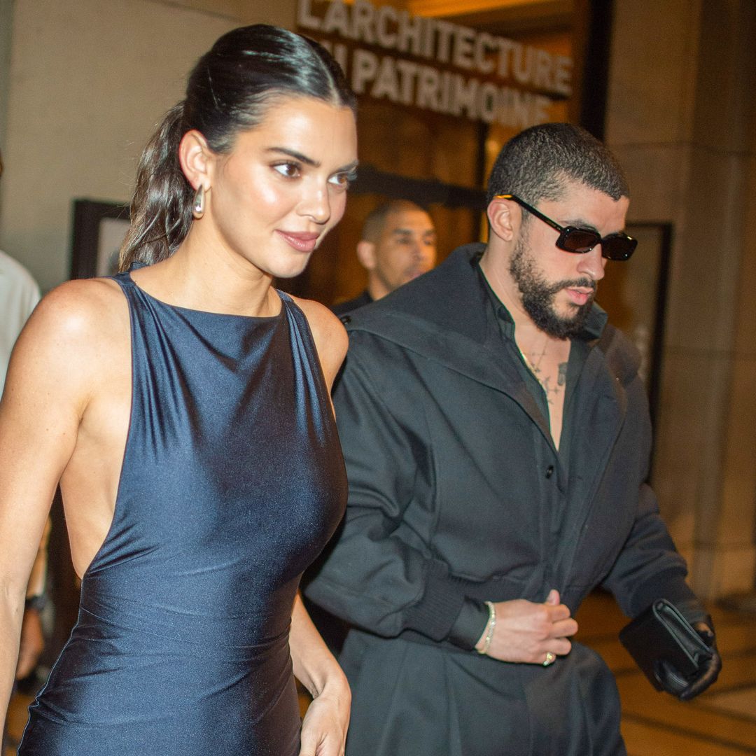 Bad Bunny y Kendall Jenner pasean su amor por París y con looks a juego