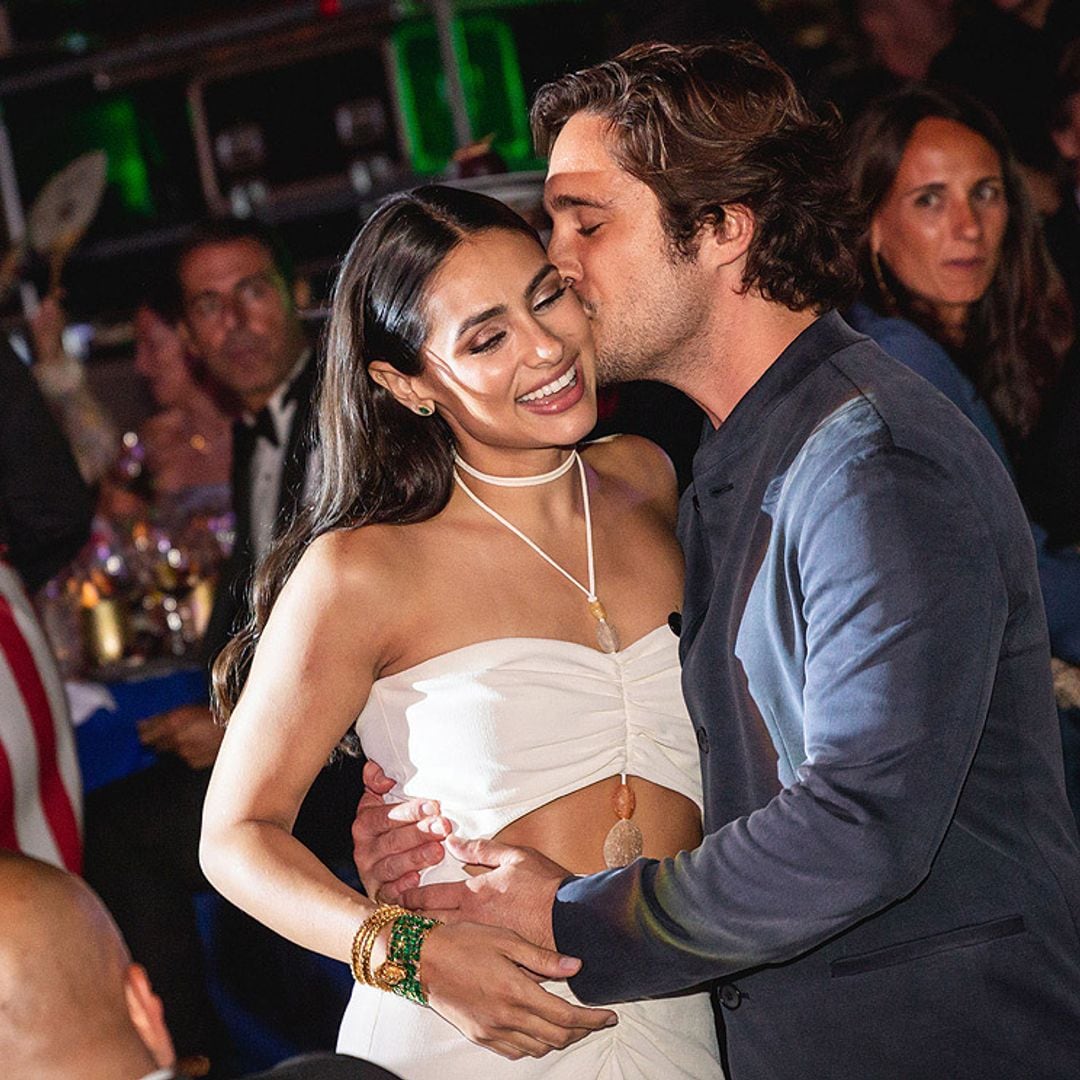 El emocionante momento en que Diego Boneta dedica una canción a su novia, Renata Notni, en Starlite