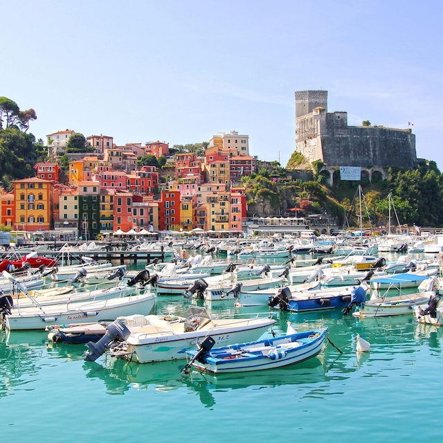 Castillo y bahía de Lerici, La Spezia, Liguria, Italia
