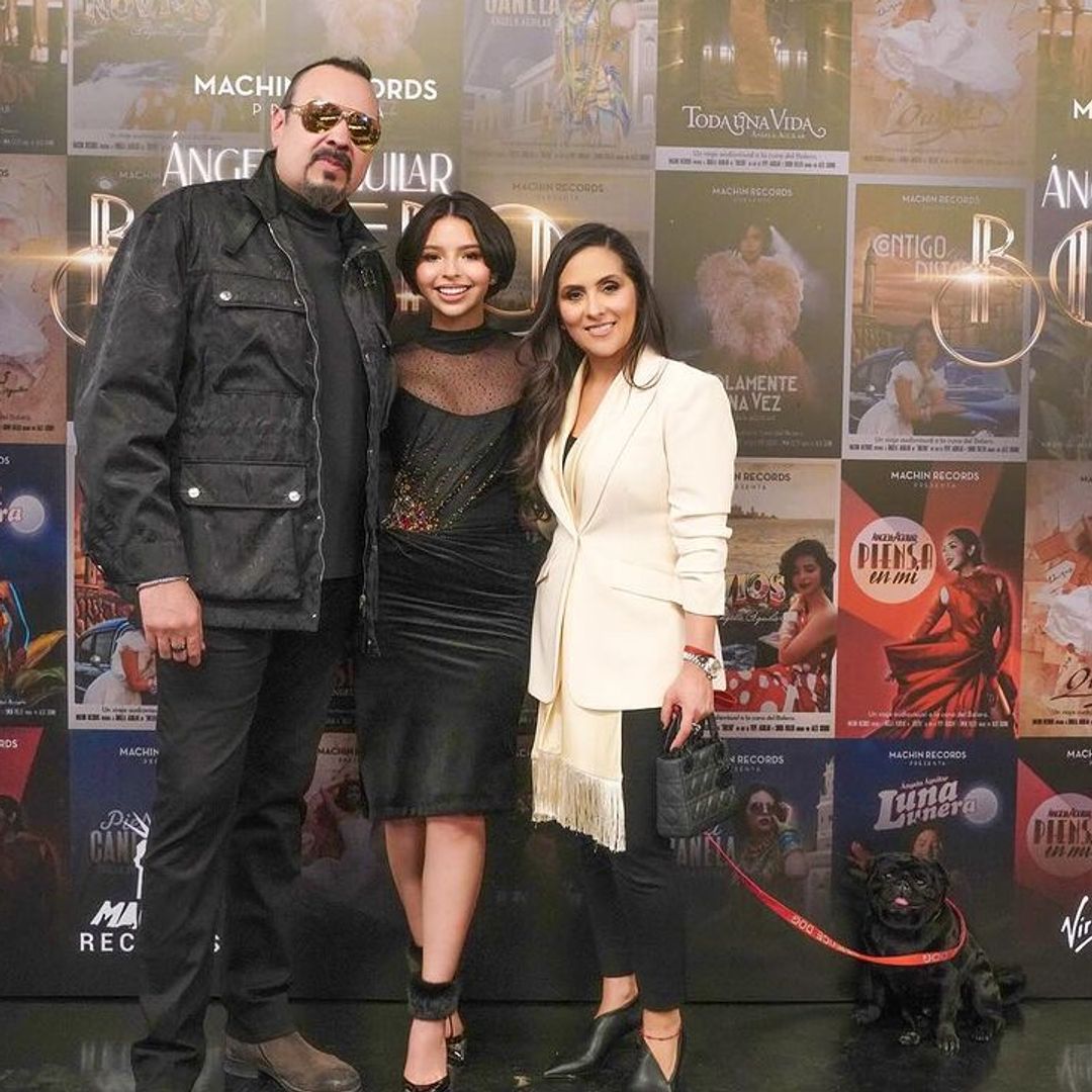 Pepe Aguilar con su esposa, su hija Ángela y Gordo