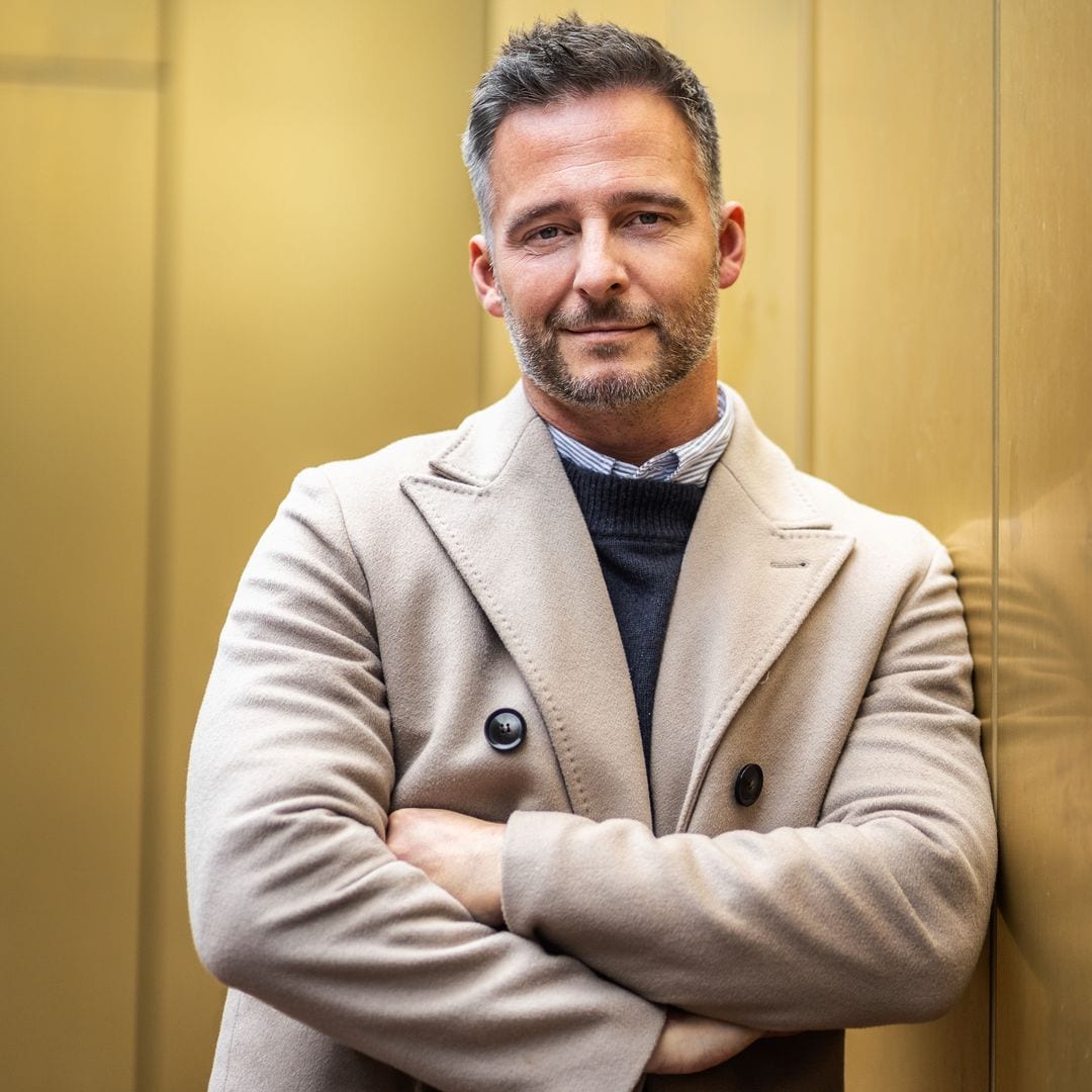 Merijn van de Laar, terapeuta del sueño: "Usar gafas de sol al atardecer o reducir la luz en casa antes de acostarse puede ayudar al cuerpo a prepararse para dormir"