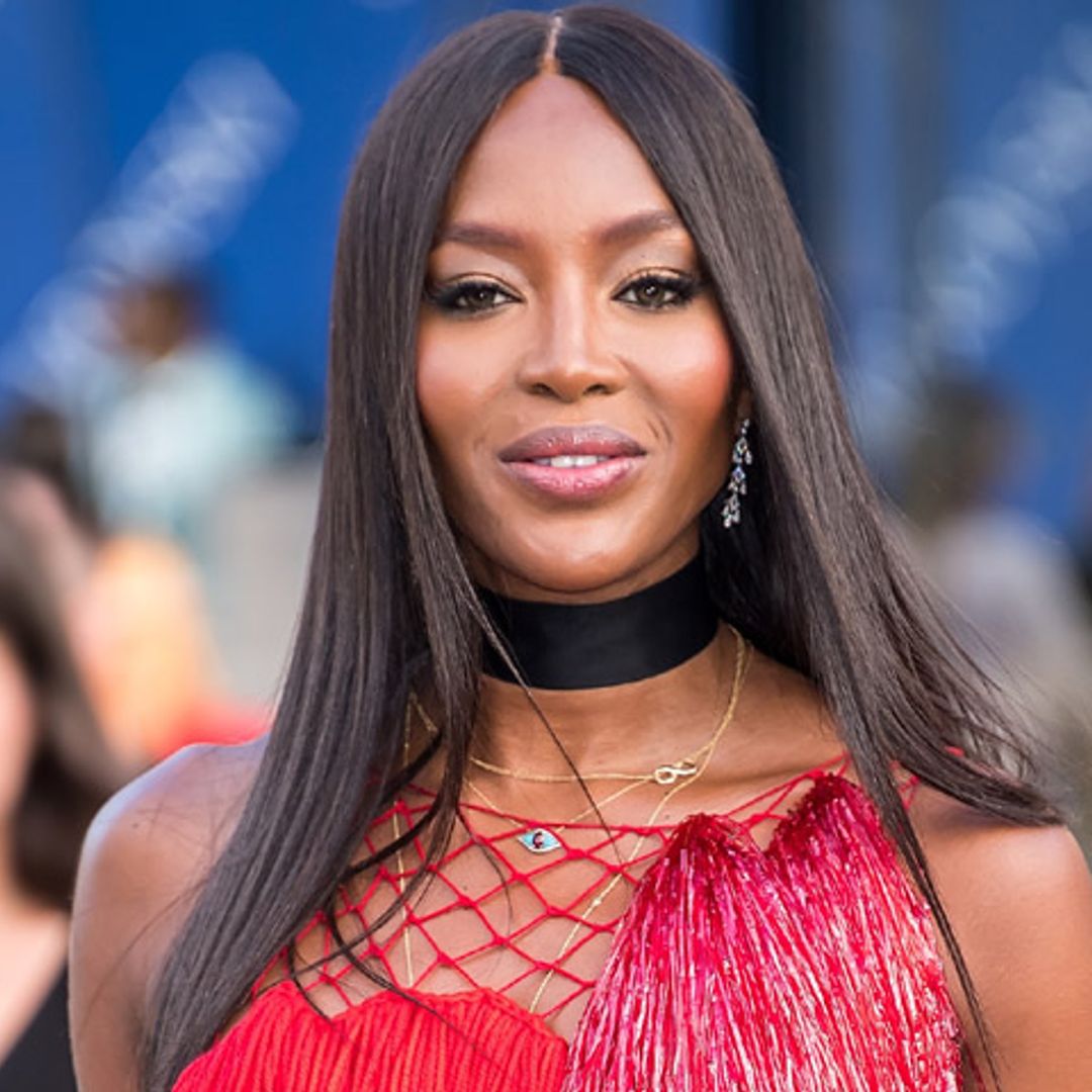 Naomi Campbell como nunca la habíamos visto: sin extensiones ni pelucas