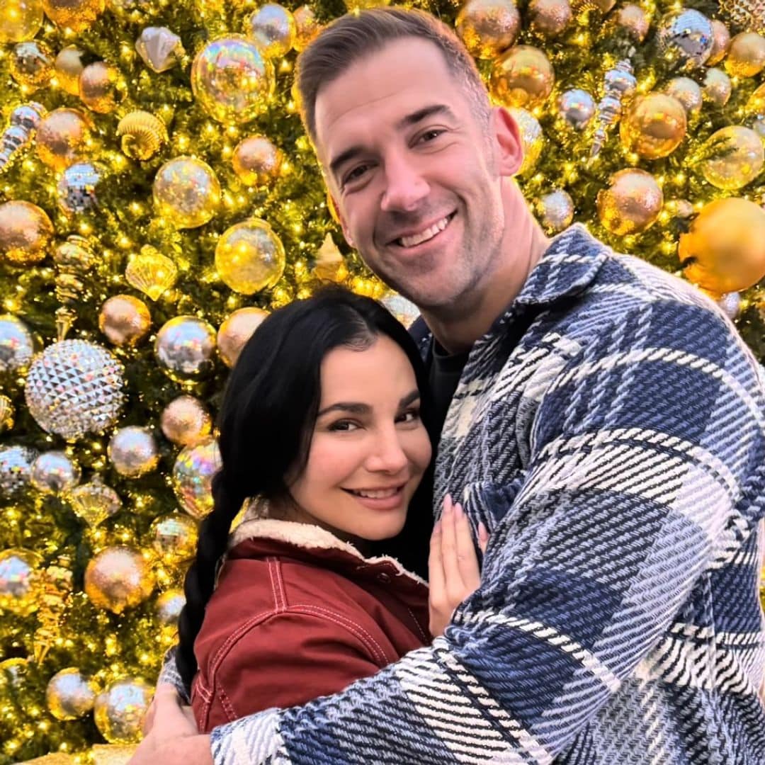 Martha Higareda y Lewis Howes celebran la mejor Navidad de su vida junto a sus gemelas
