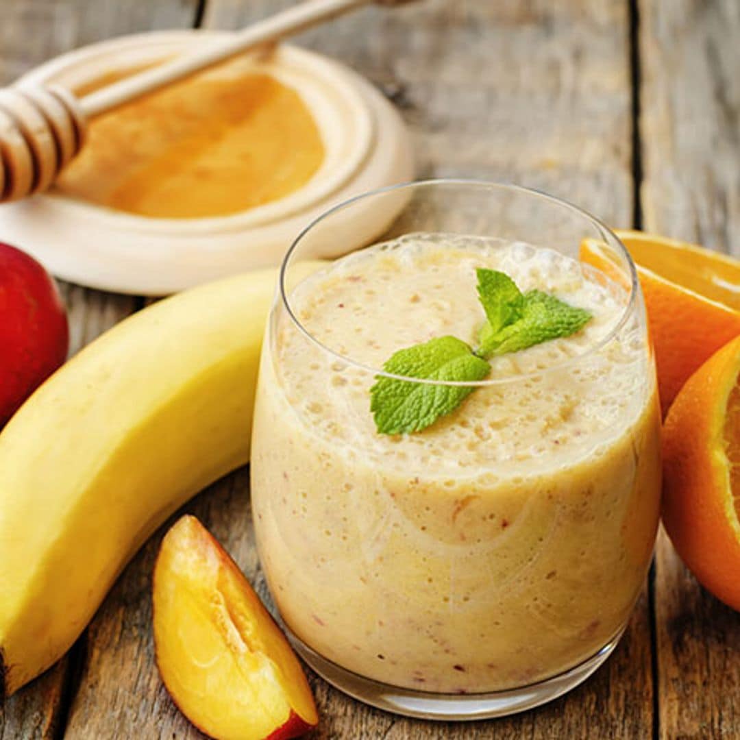 Batido 'multifrutas' de yogur con miel