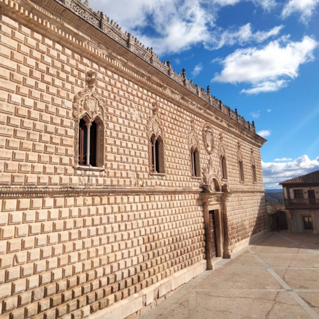 El pueblo de Guadalajara de 500 habitantes con un palacio ducal y escenario de 'La Promesa'