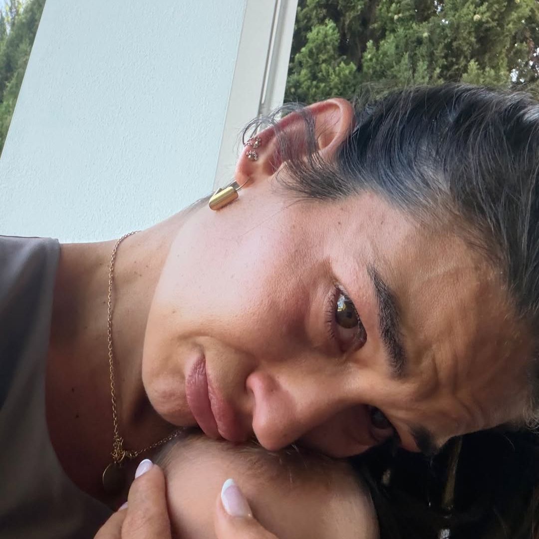 Estela Grande rompe a llorar en redes tras la vuelta de sus padres a Madrid: "Estoy fatal"
