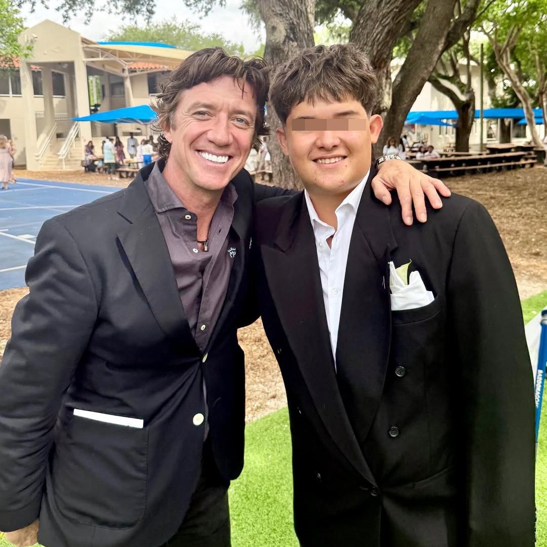 La emoción de Nicolás Vallejo-Nágera en la graduación de su hijo Andrea Nicolás: 'No puedo estar más orgulloso de ti'