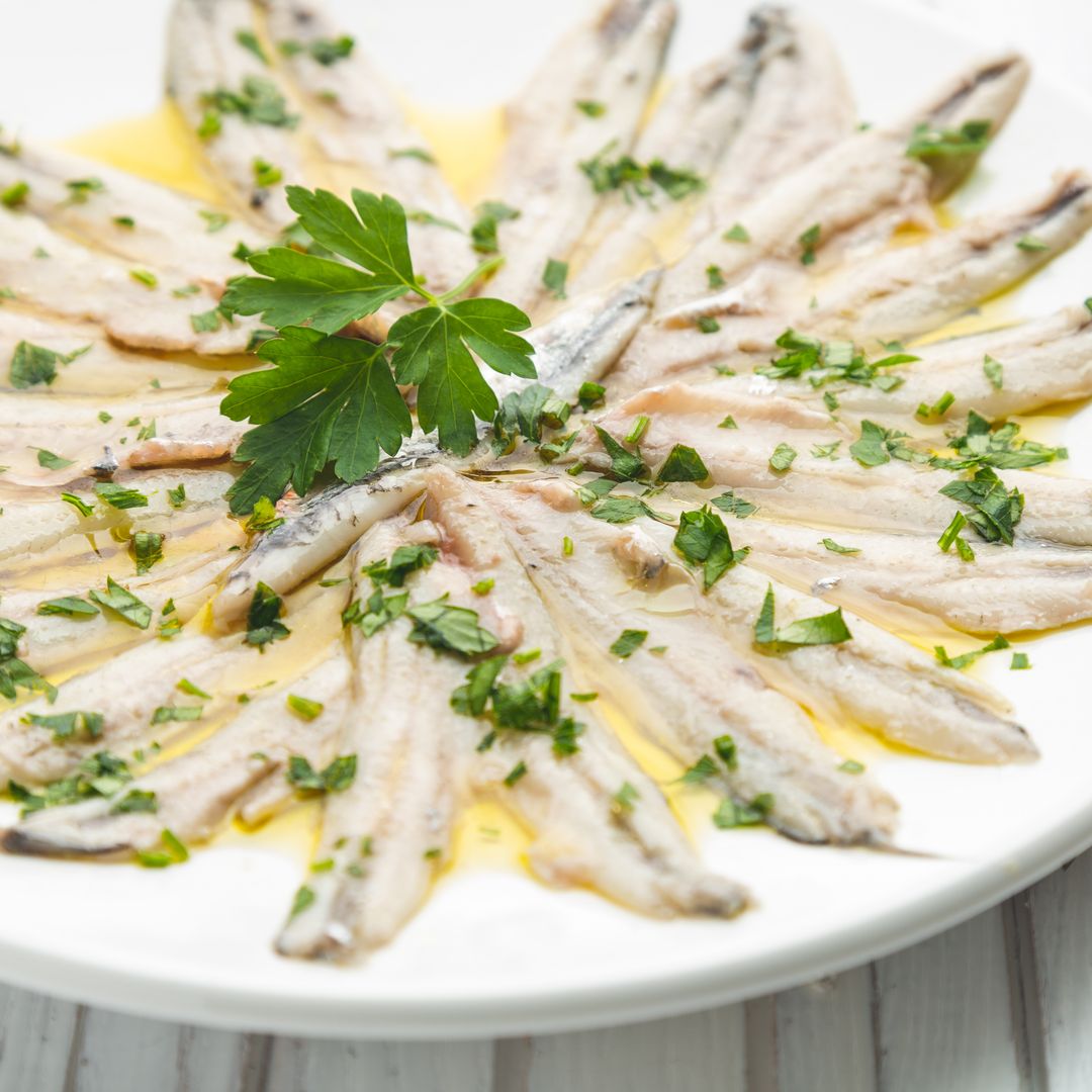 Cómo hacer los mejores boquerones en vinagre: la receta que sabe a bar de toda la vida
