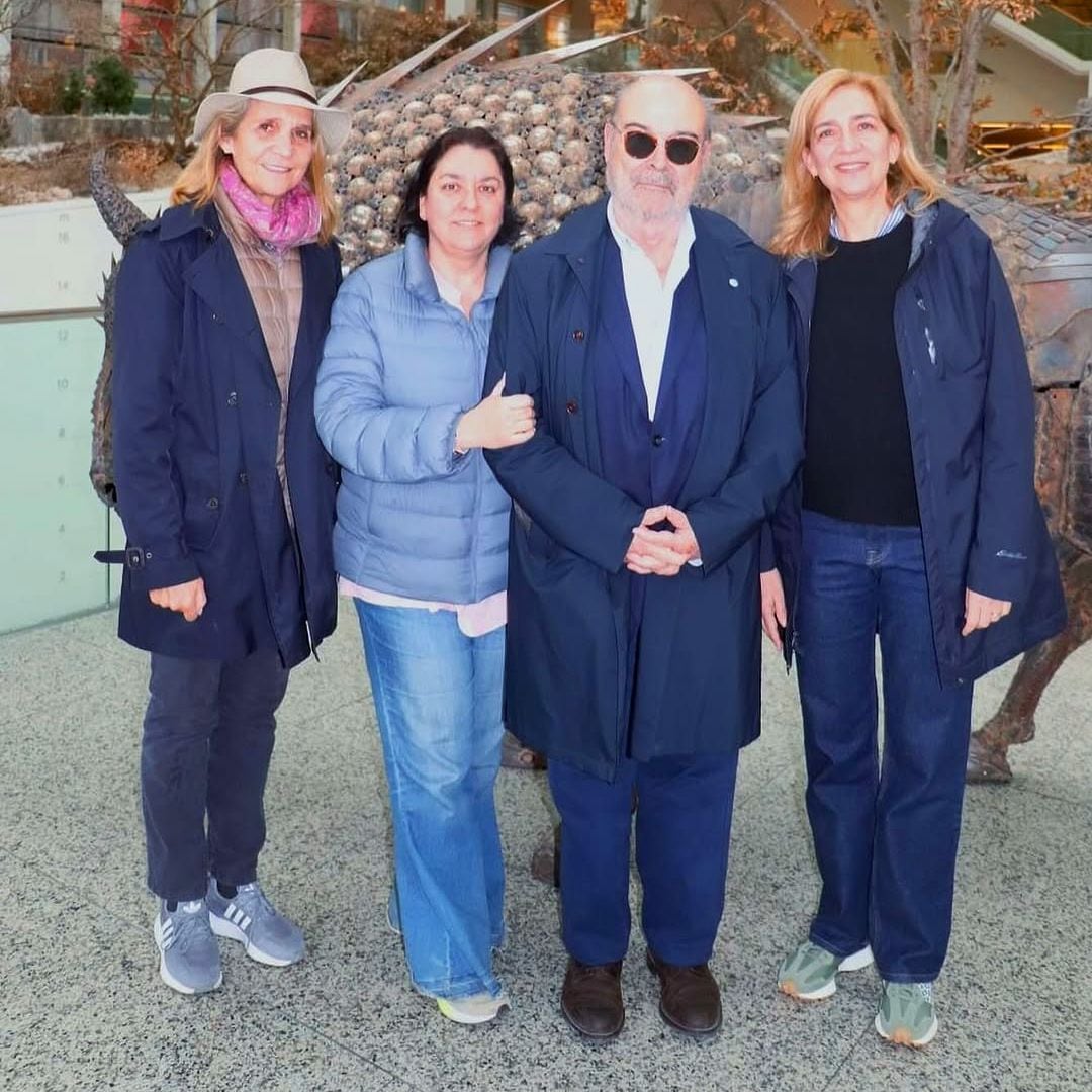 El inesperado plan de las infantas Elena y Cristina con Antonio Resines y su mujer que tiene mucha 'historia' detrás