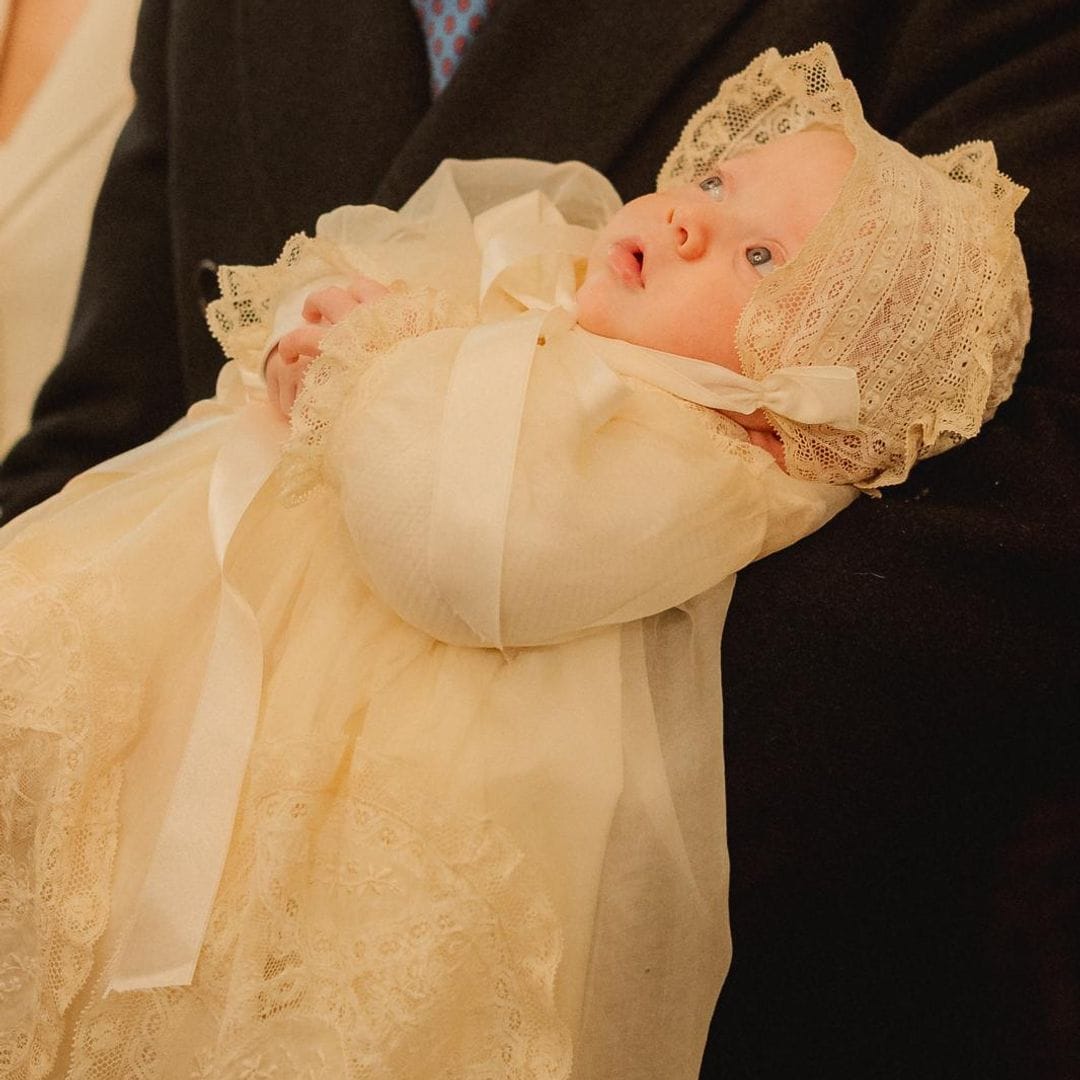 El primer nieto durante su bautizo en Madrid