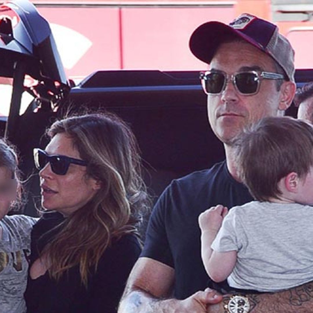 Robbie presume de sus mini Williams